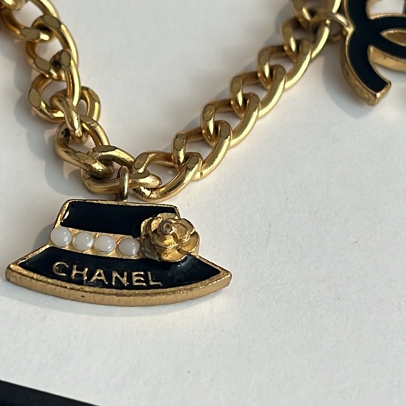 CHANEL VINTAGE CHARM BRACELET - Picture 4 of 9